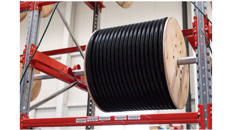 Gebündelte Wellrohre auf Trommeln