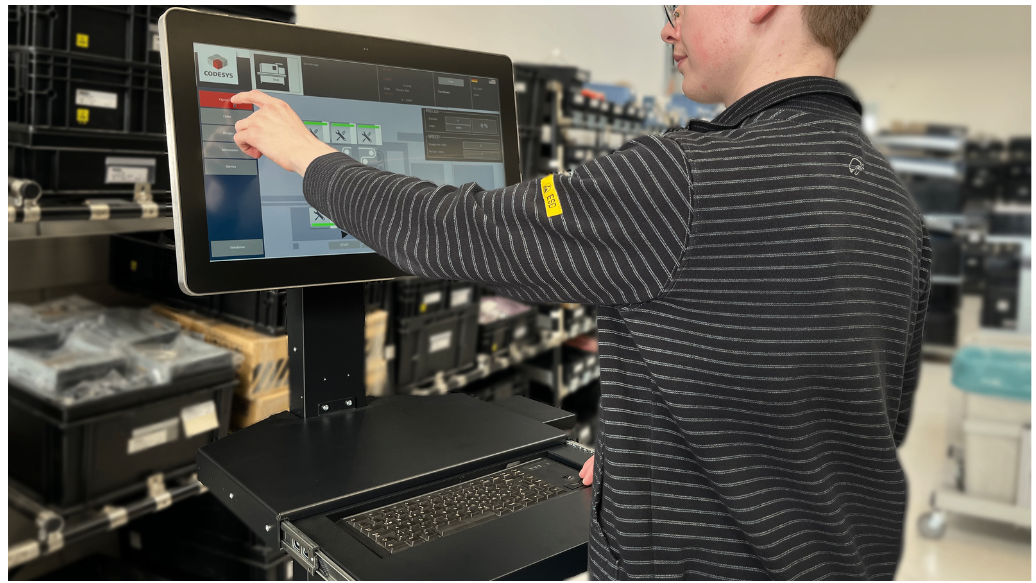 Janz Tec erweitert die emVIEW-Serie: Neue Panel-PCs für den industriellen Einsatz