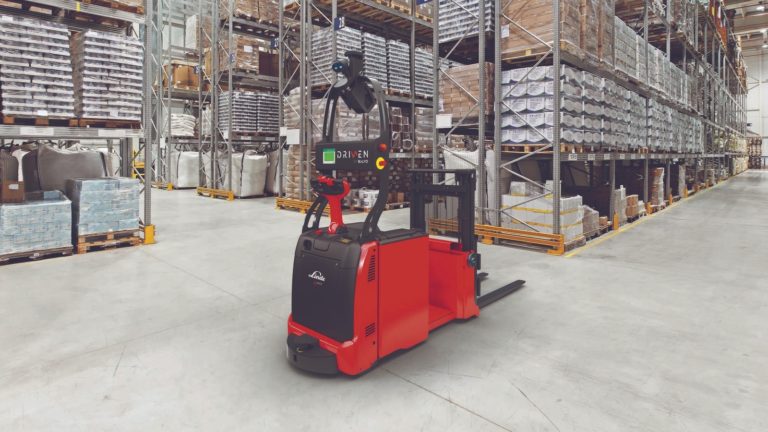 L-MATIC AC automated pallet stacker