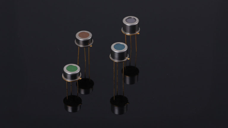 Pyroelectric high-detectivity detectors for process and environmental measurement technology