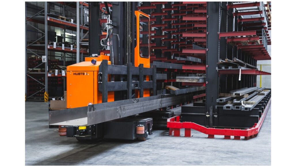 Precise entry into narrow-aisle warehouses without damaging racks or goods