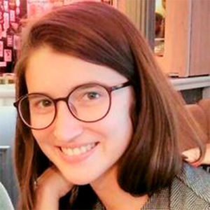 Debora conferenciante en la sala de congreso Empack