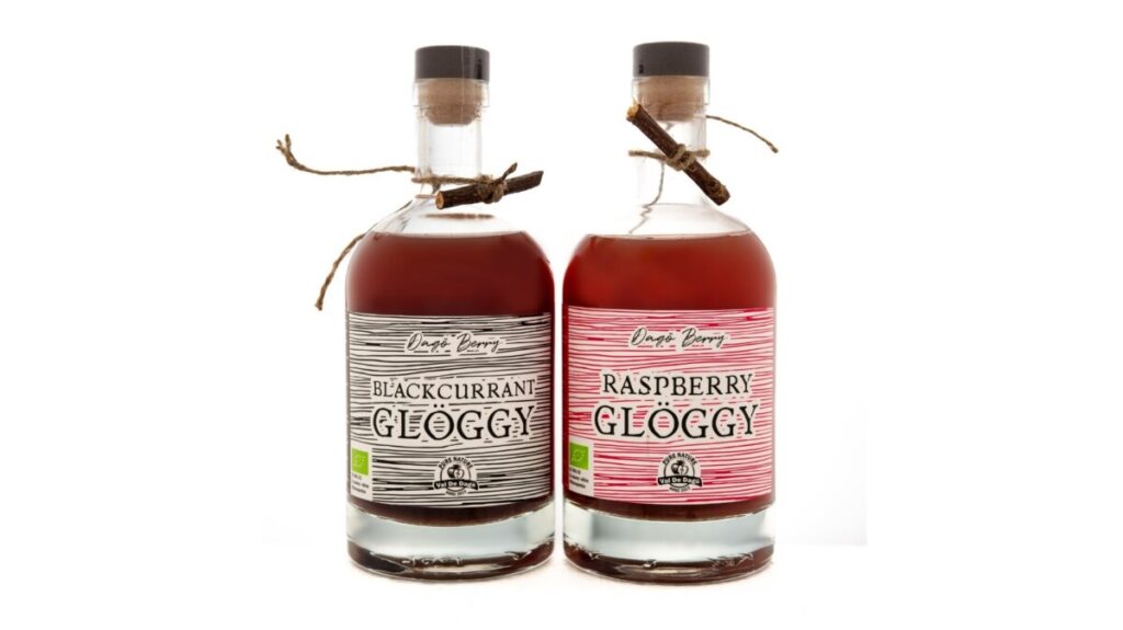 Aromatic non-alcoholic Blackcurrant Glöggy in an exclusive carafe bottle