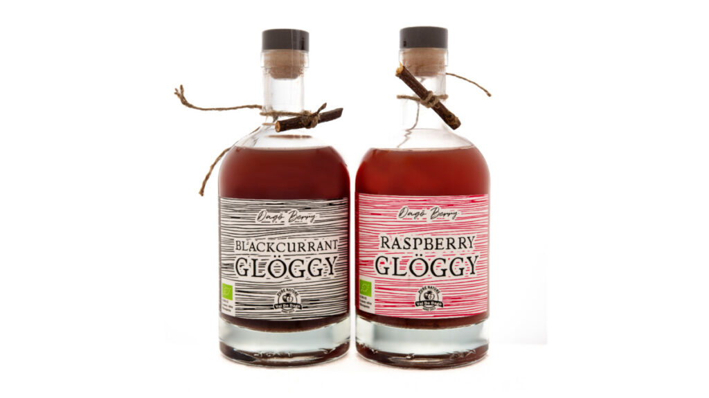 Aromatic non-alcoholic Blackcurrant Glöggy in an exclusive carafe bottle