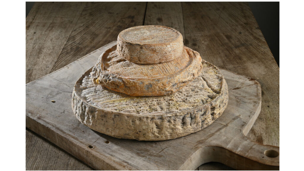 Toma di mucca – Toma-ost gjord på röd mjölk från kor