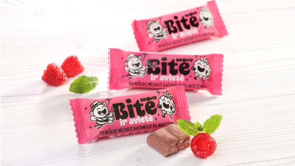 Honey and milk bar with raspberries “Broliu Bite”