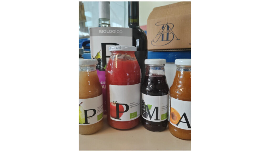 ORGANIC PRESERVED TOMATO AND FRUIT NECTARS