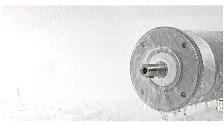 Kollmorgen stellt den AKMA-Servomotor vor, der die Anforderungen von Anwendungen mit mittlerer bis starker Washdown-Belastung erfüllt