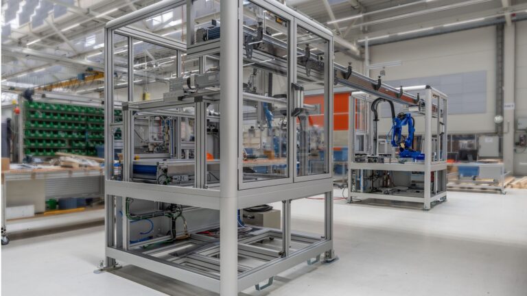 Modular production with manufacturing cells