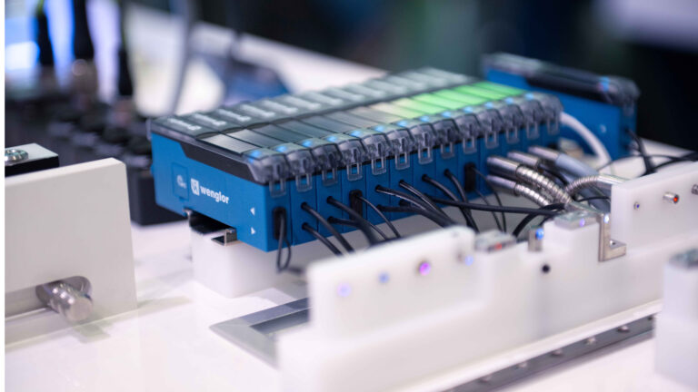 P1XD Fiber-Optic Amplifiers for Small Space Applications