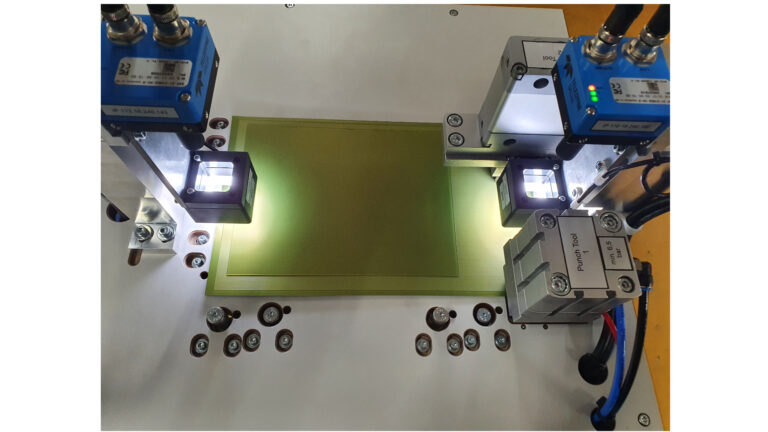 High-precision punching with automatic optical positioning