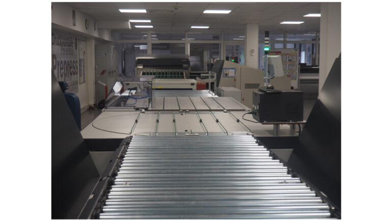 Conveyor technology for sheet metal panels