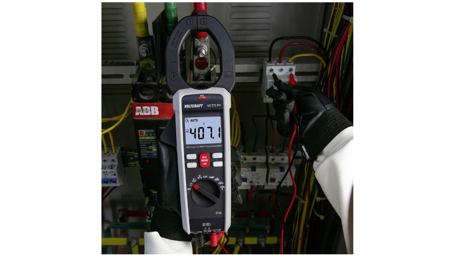 Jetzt bei Conrad: Voltcraft präsentiert leistungsstarke Stromzange VC-771 PV