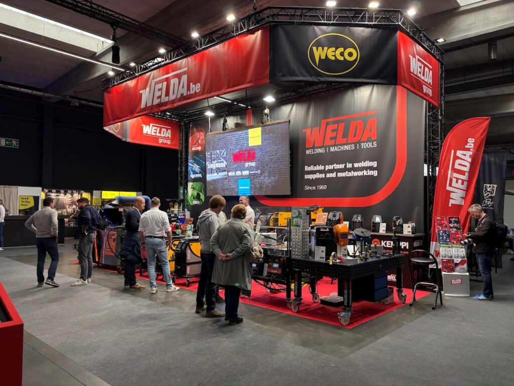 welda custom truss stand 5mh met banners