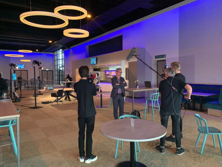 2ff7a709-0f9d-476d-9902-d87d5c773f65