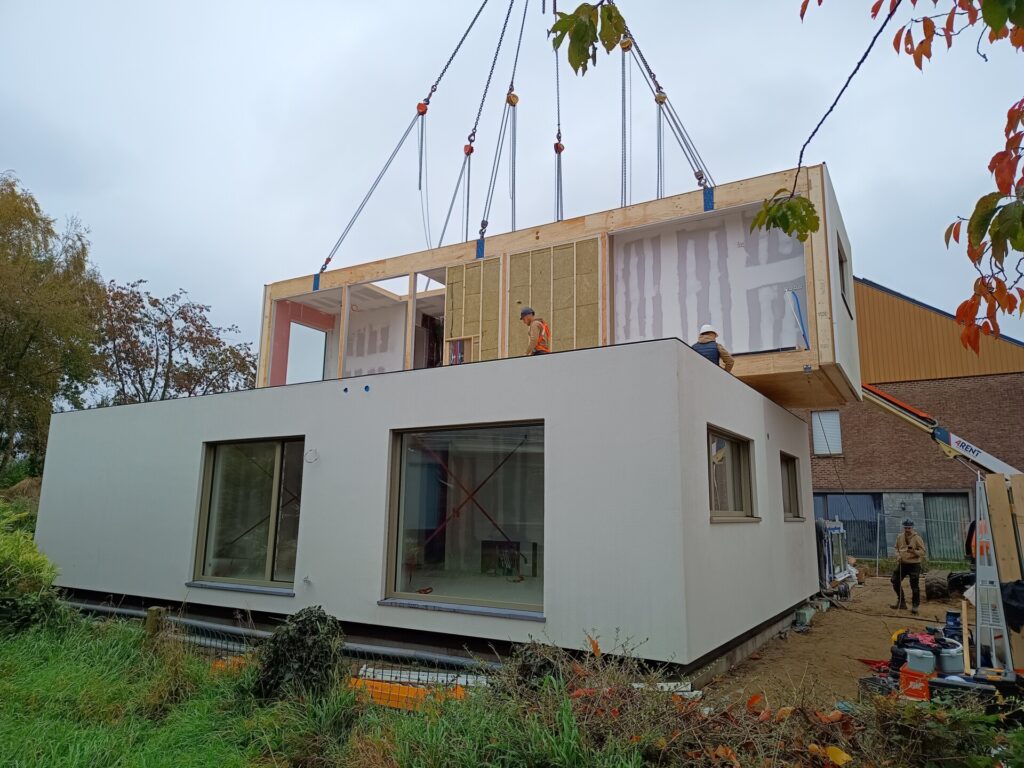 Compacte cohousen met 3 gezinnen