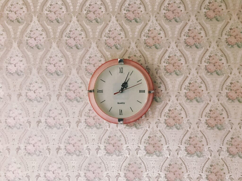 retro behang met klok