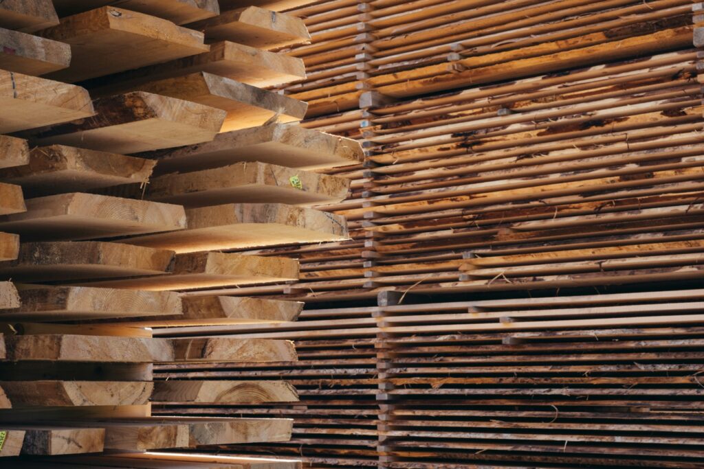 Stapel met houten planken