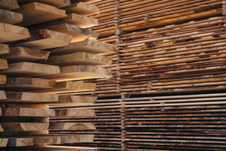 Stapel met houten planken