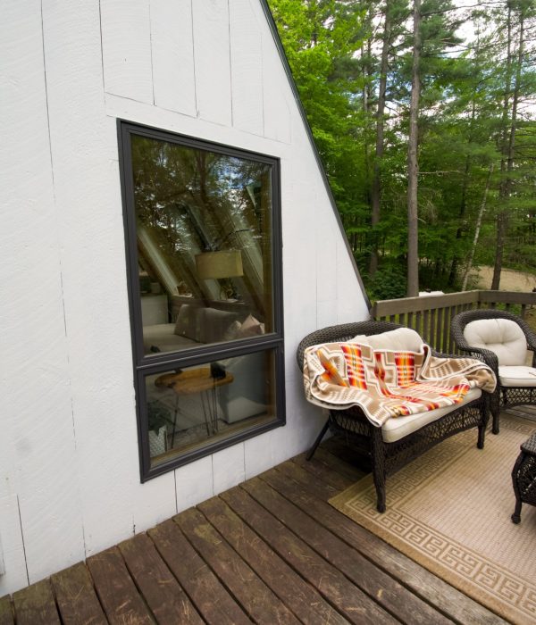 Terras van een a-frame huis