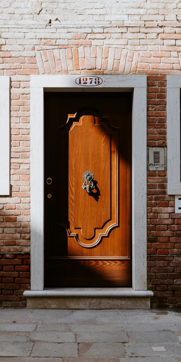 Klassieke voordeur uit hout