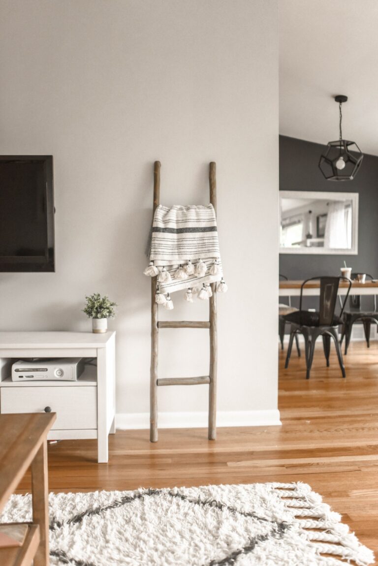 landelijk interieur met hout en tapijt