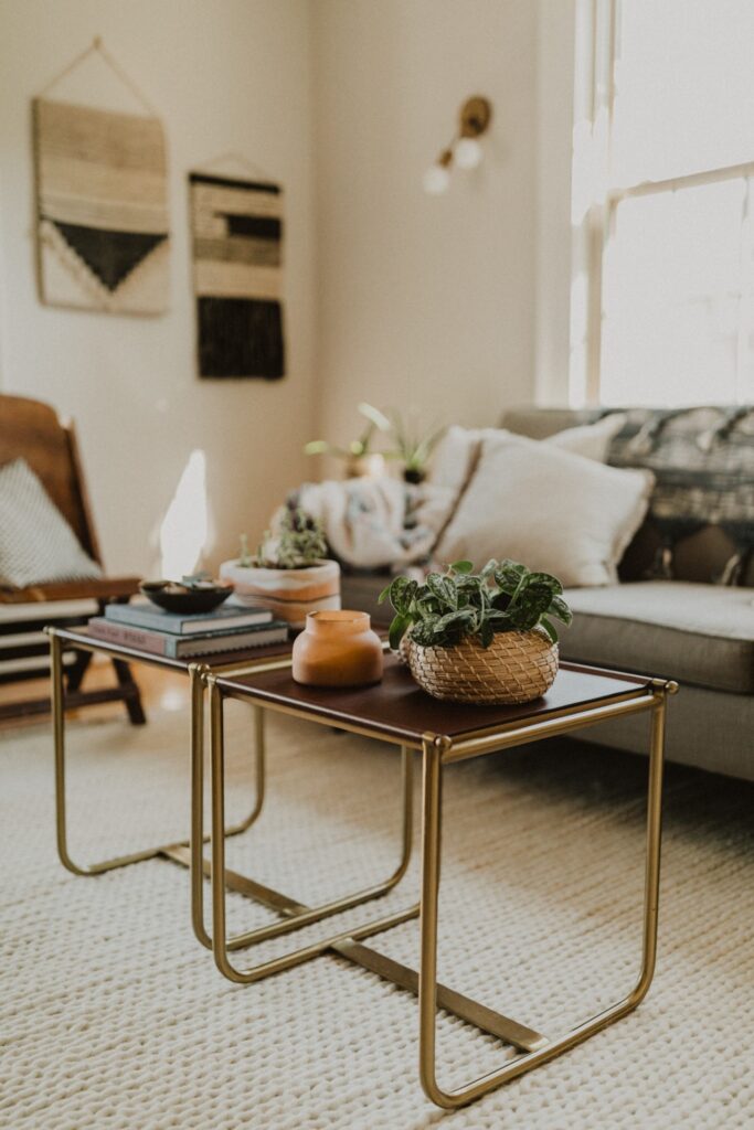 Boho interieur bohemian tapijt vintage salontafel