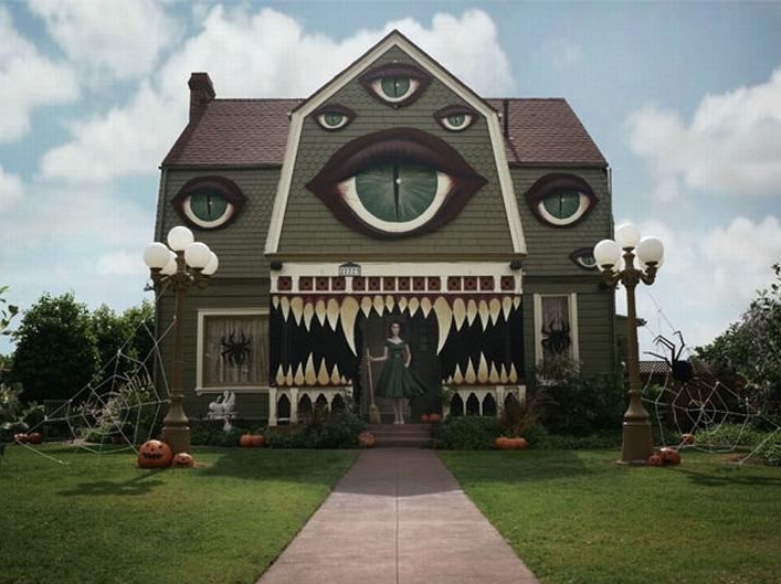 huis gedecoreerd als monster christine mcconnel