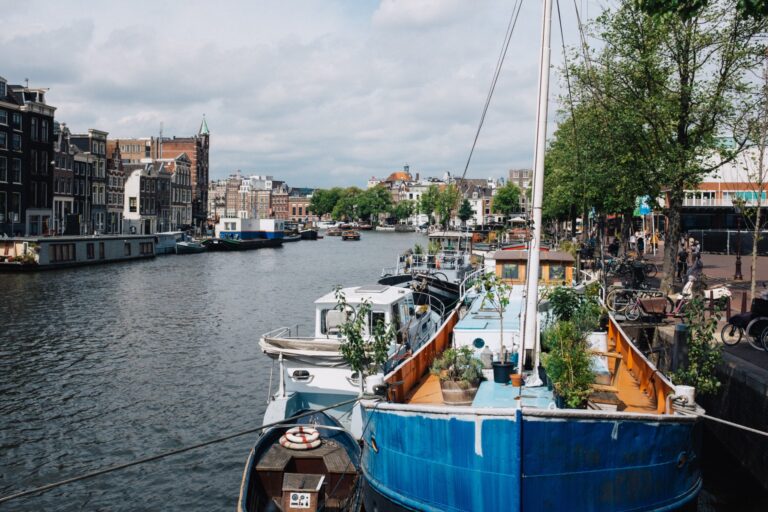 Woonboot met terras