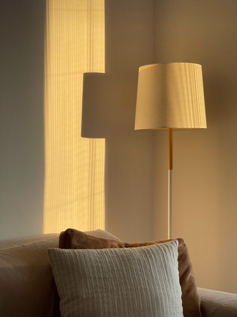 Schemerlicht op vloerlamp - sfeerlicht