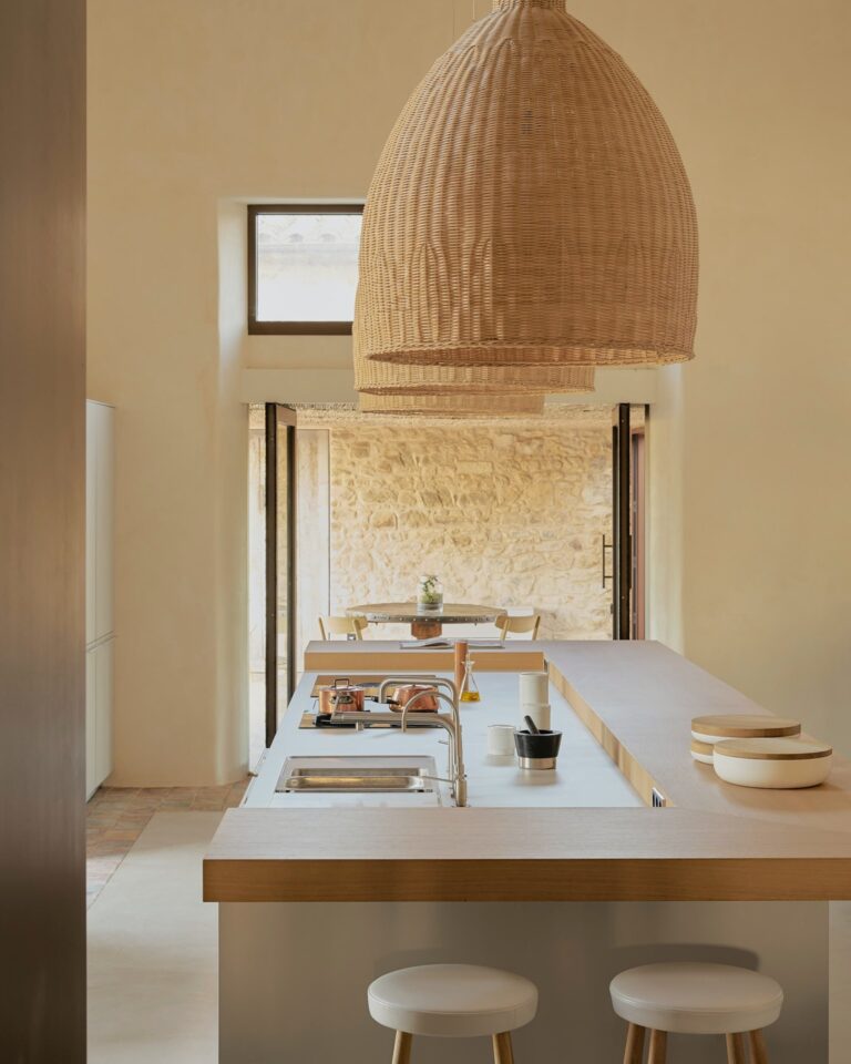 Grote rieten lampen boven keuken - keukenverlichting