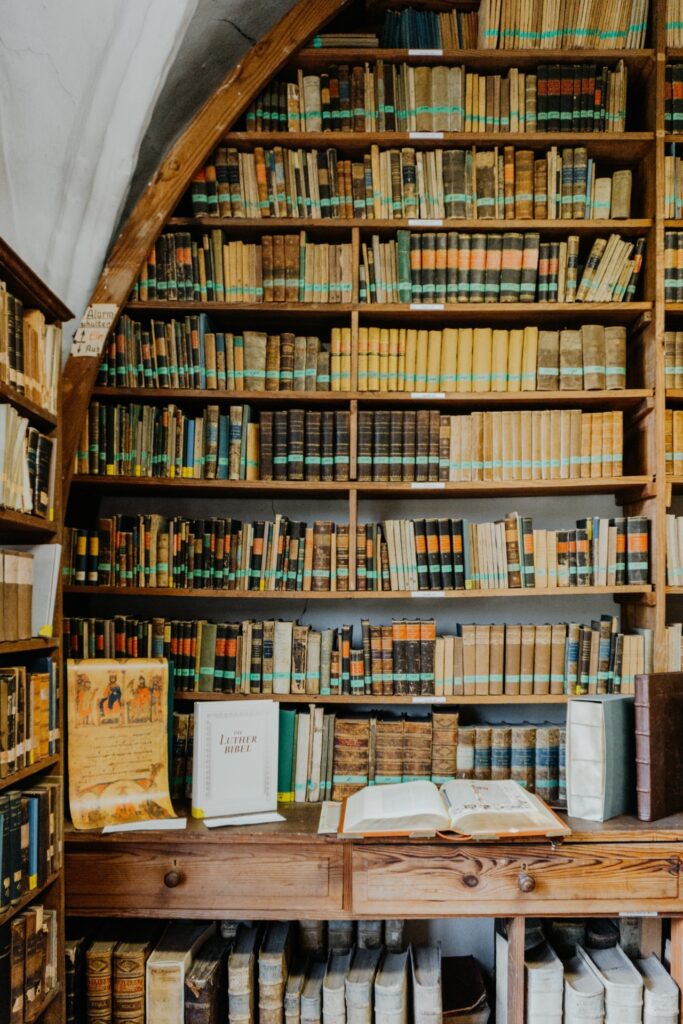 bibliotheek in kelder