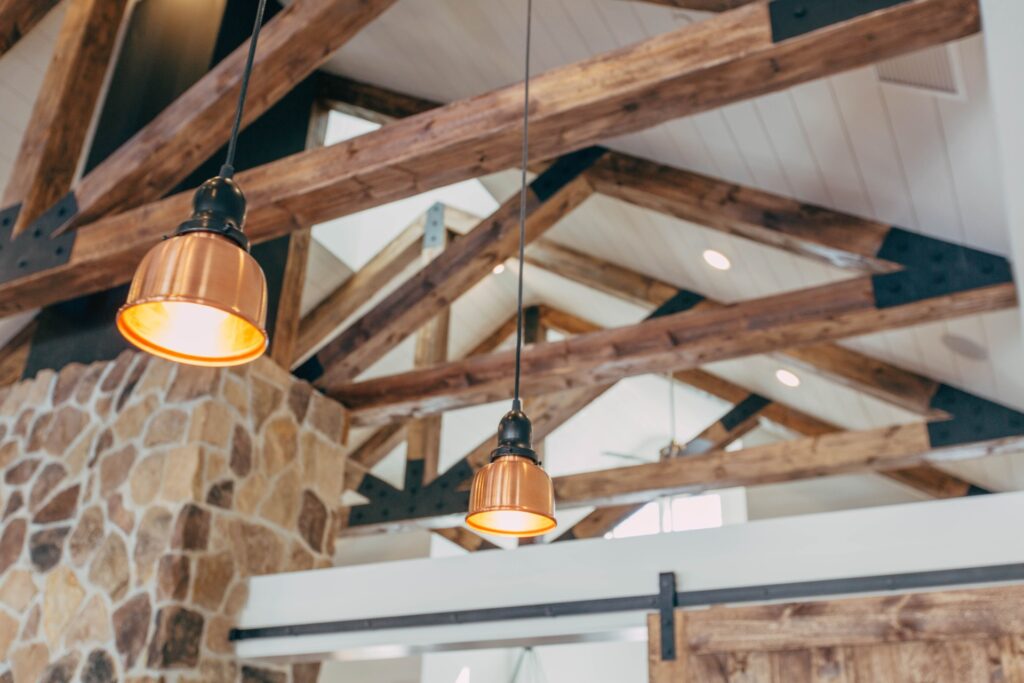 houten balken dakstructuur landelijk interieur