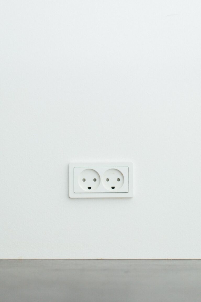 twee stopcontacten naast elkaar - stopcontact plaatsen