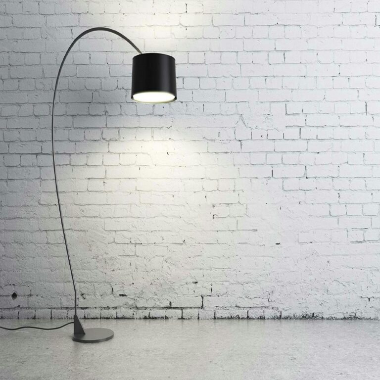 Lege kamer met een lamp