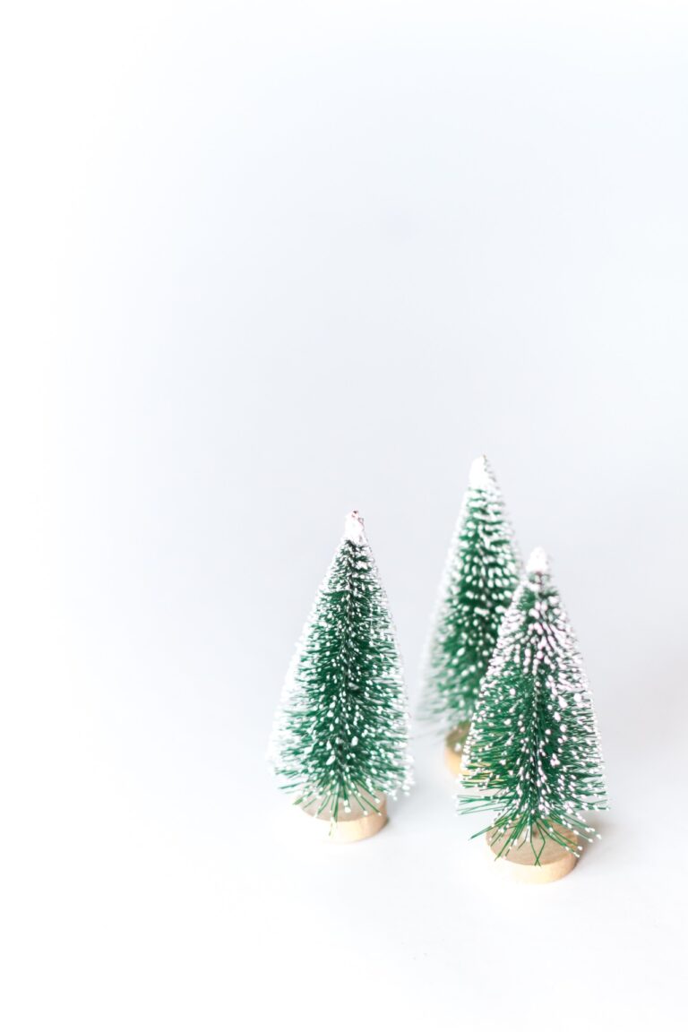 drie miniatuur kerstbomen