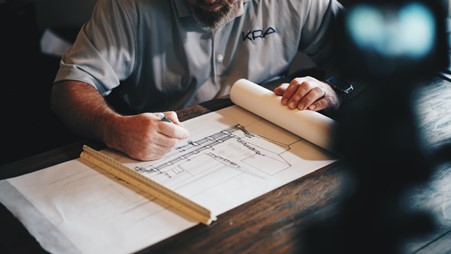 architect die plan uittekent woonplan
