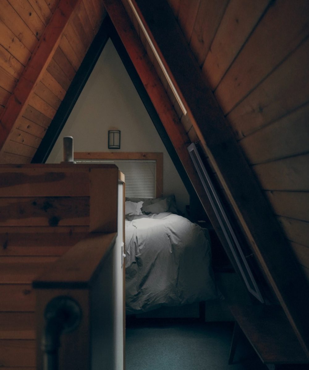 zolder ingericht als slaapkamer