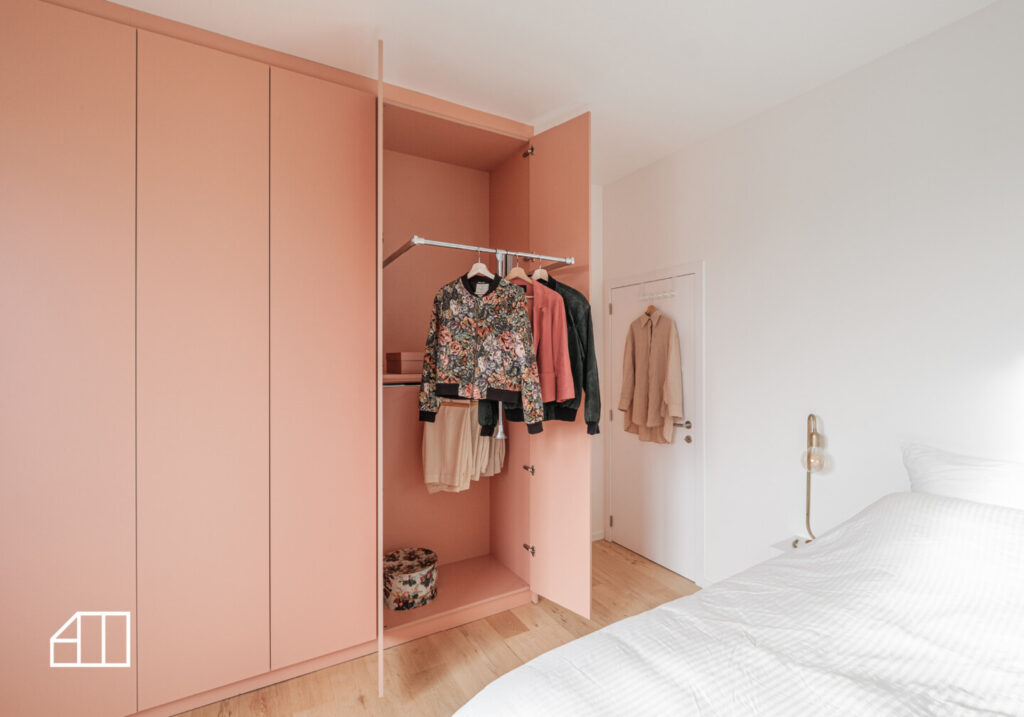 Roze maatkast.