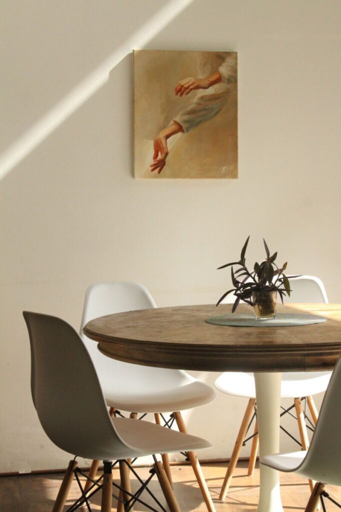 Soulful Sage,kleur,donker hout,afgeronde elementen,behang,tapijt,woontrends,Luminous Blue