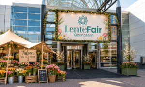 Entree van LenteFair Gorinchem met kleurrijke tulpenkraam