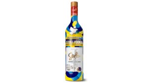 Russian-born billionaire Yuri Shefleraims, founder of Stoli Group, aims to launch a message to the world regarding Ukraine at war. Eurostampa printed a sleeve in pantone Ukrain flag colors, with tactile varnish, plus gold foil in texts and the symbol