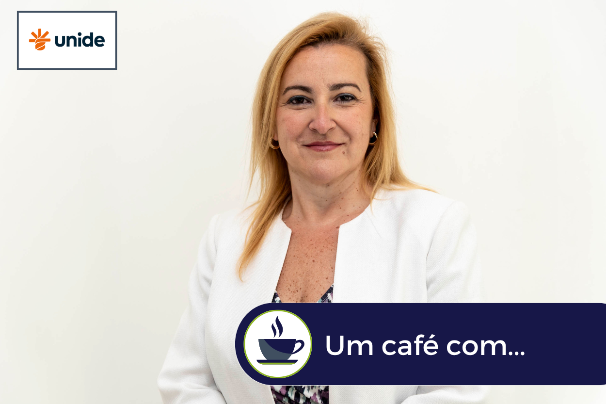 caf&eacute; com... Elena de los R&iacute;os