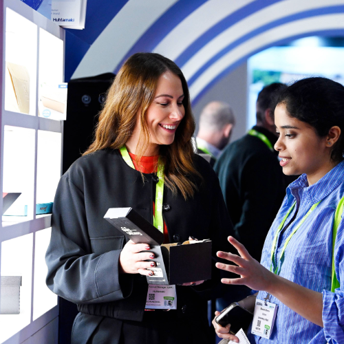 Exhibitor interacting with a visitor at Packaging Innovations and Empack 2026.