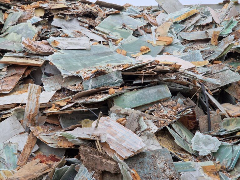 Wind turbine blade fragments for shredding_Courtesy of SUEZ