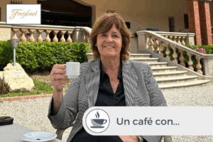 un caf&eacute; con freixenet