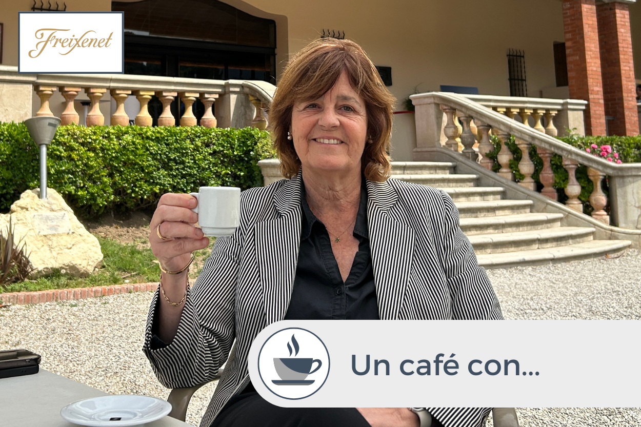 un caf&eacute; con freixenet