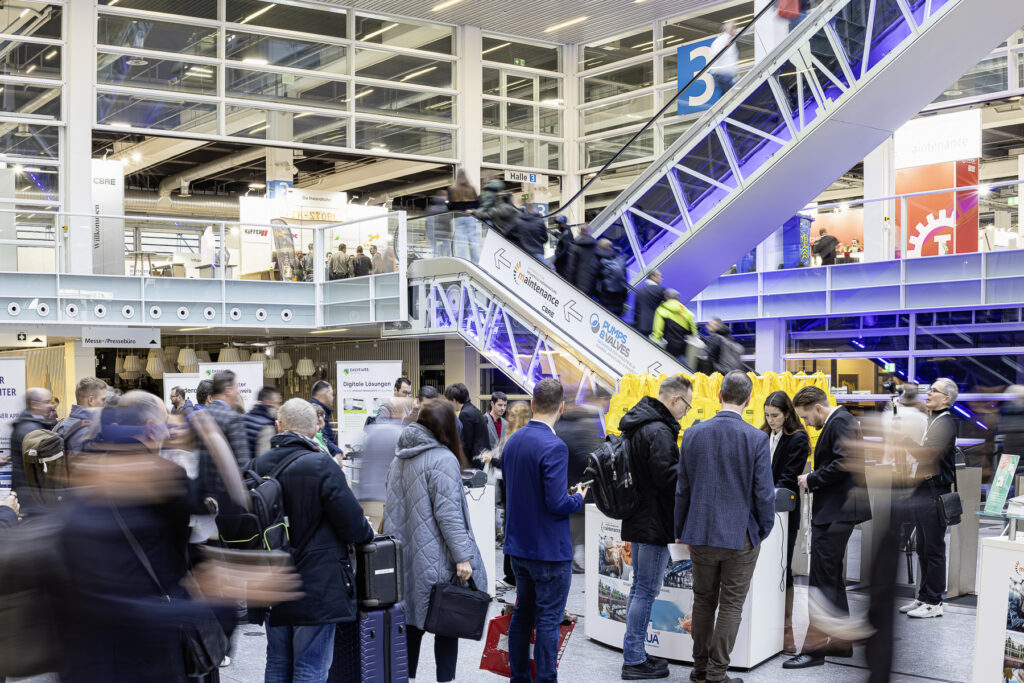Messebesucher auf der maintenance Schweiz Messe 2026 in der Messe Z&uuml;rich