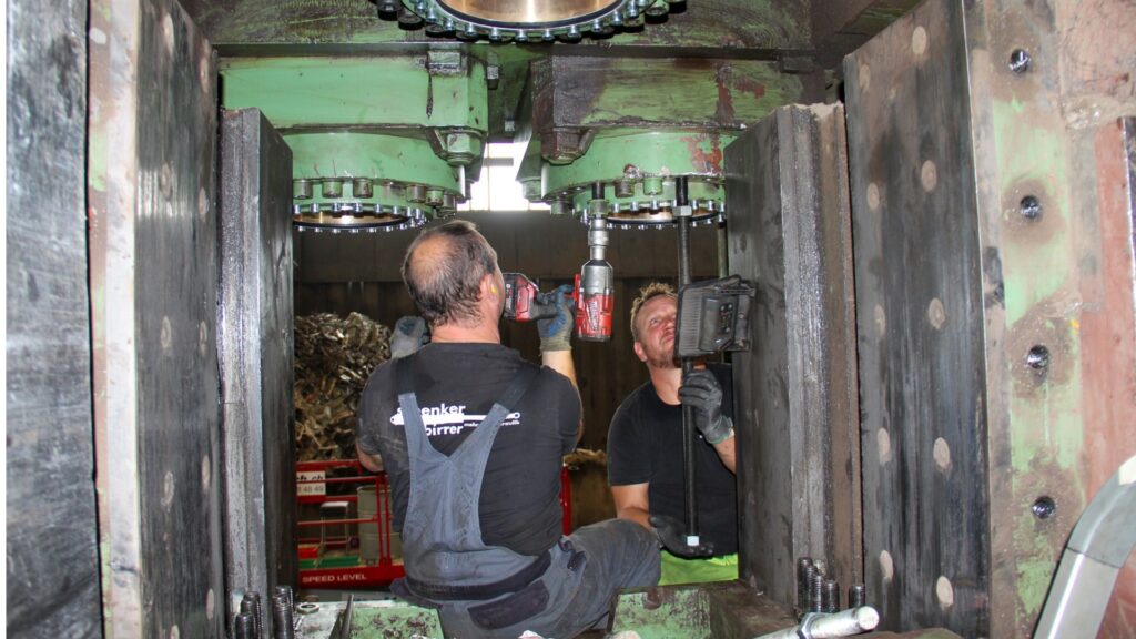 Revision 1’100-Tonnen-Schrottschere der Thommen AG