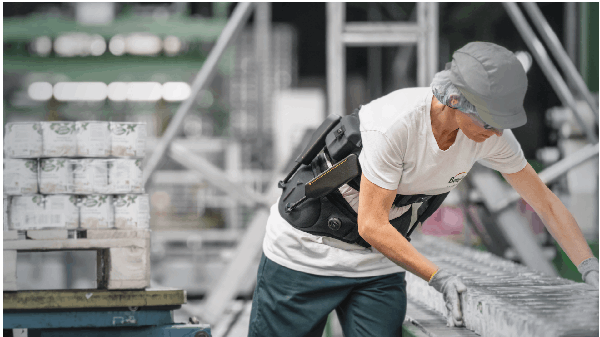 Japet W+ is the only motorized exoskeleton that protects employees’ backs in all their movements.